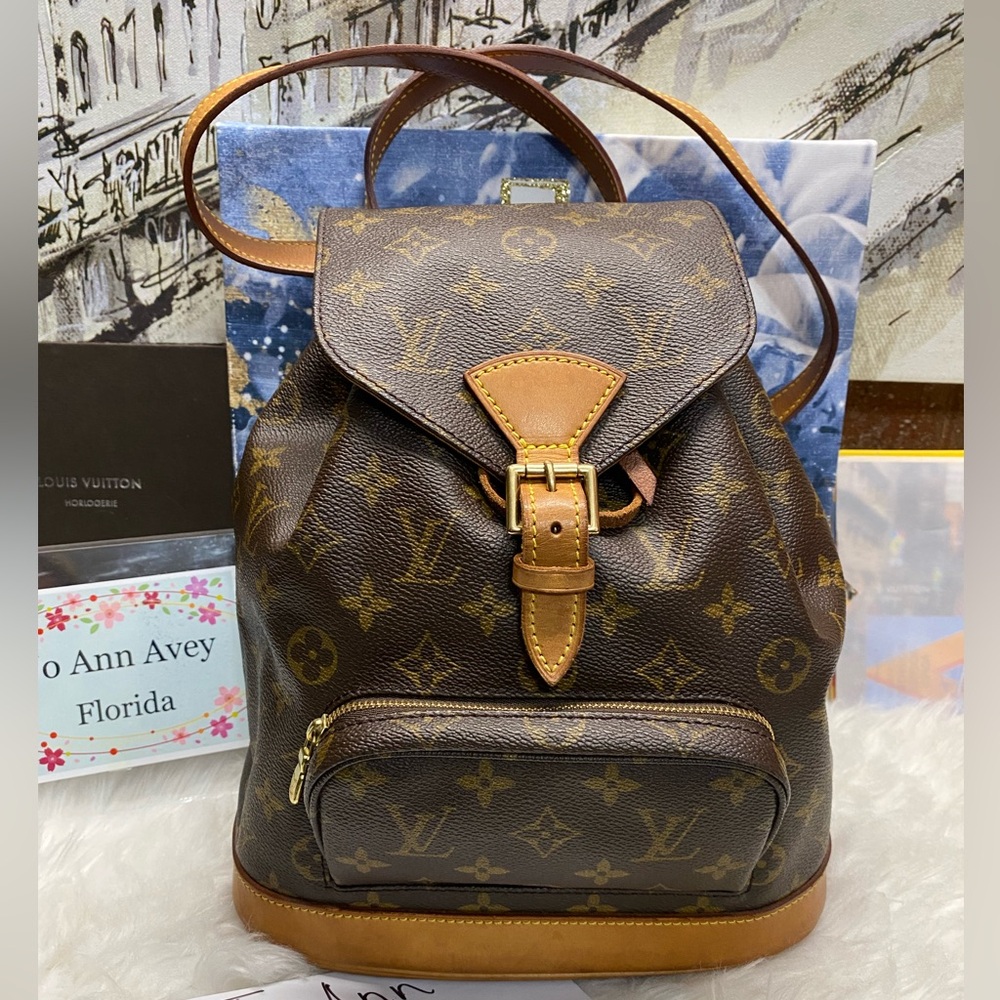 💗💗💗SOLD💗💗💗

Louis Vuitton Brown Monogram Backpack MM